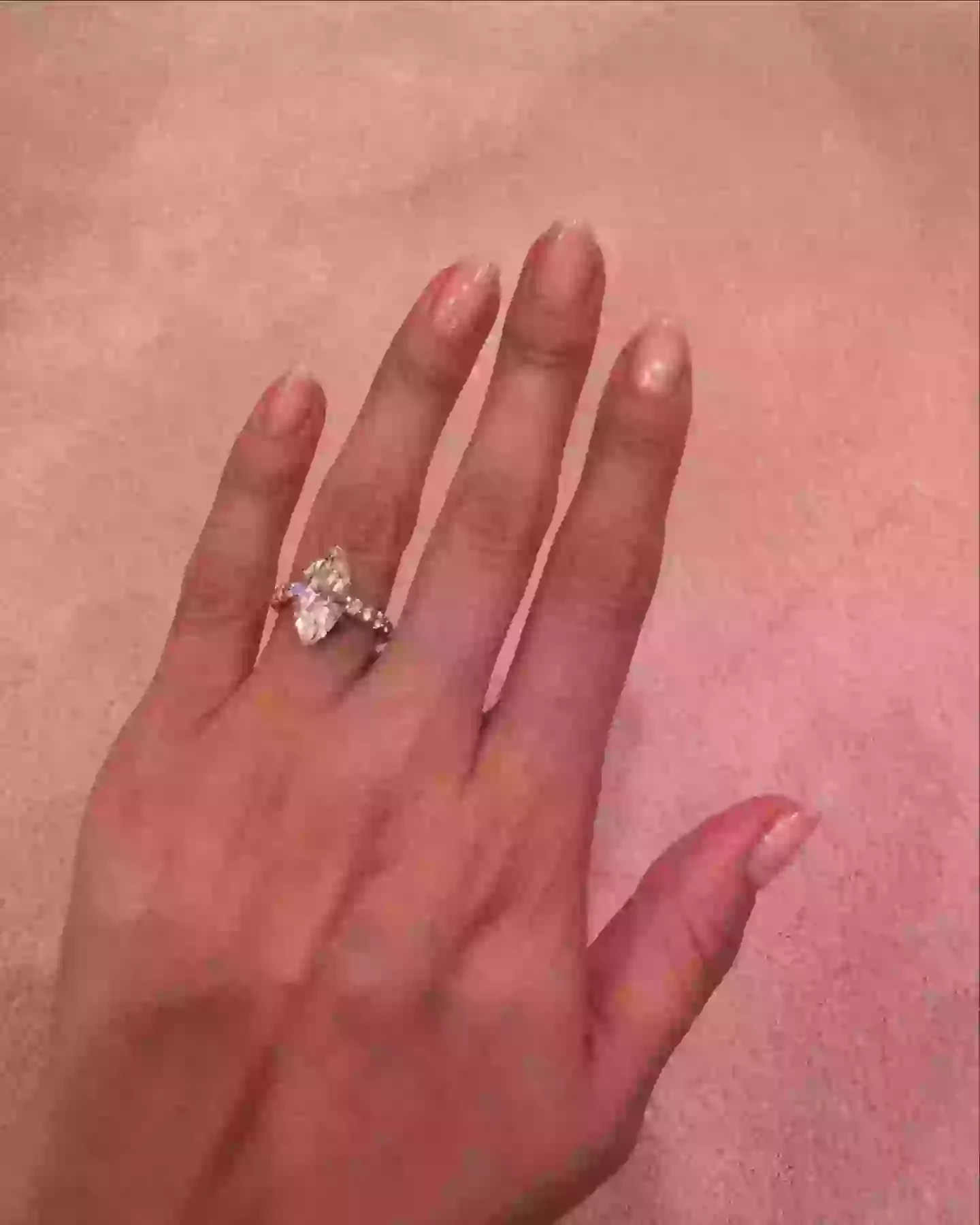 Selena's engagement ring (Instagram/@selenagomez)