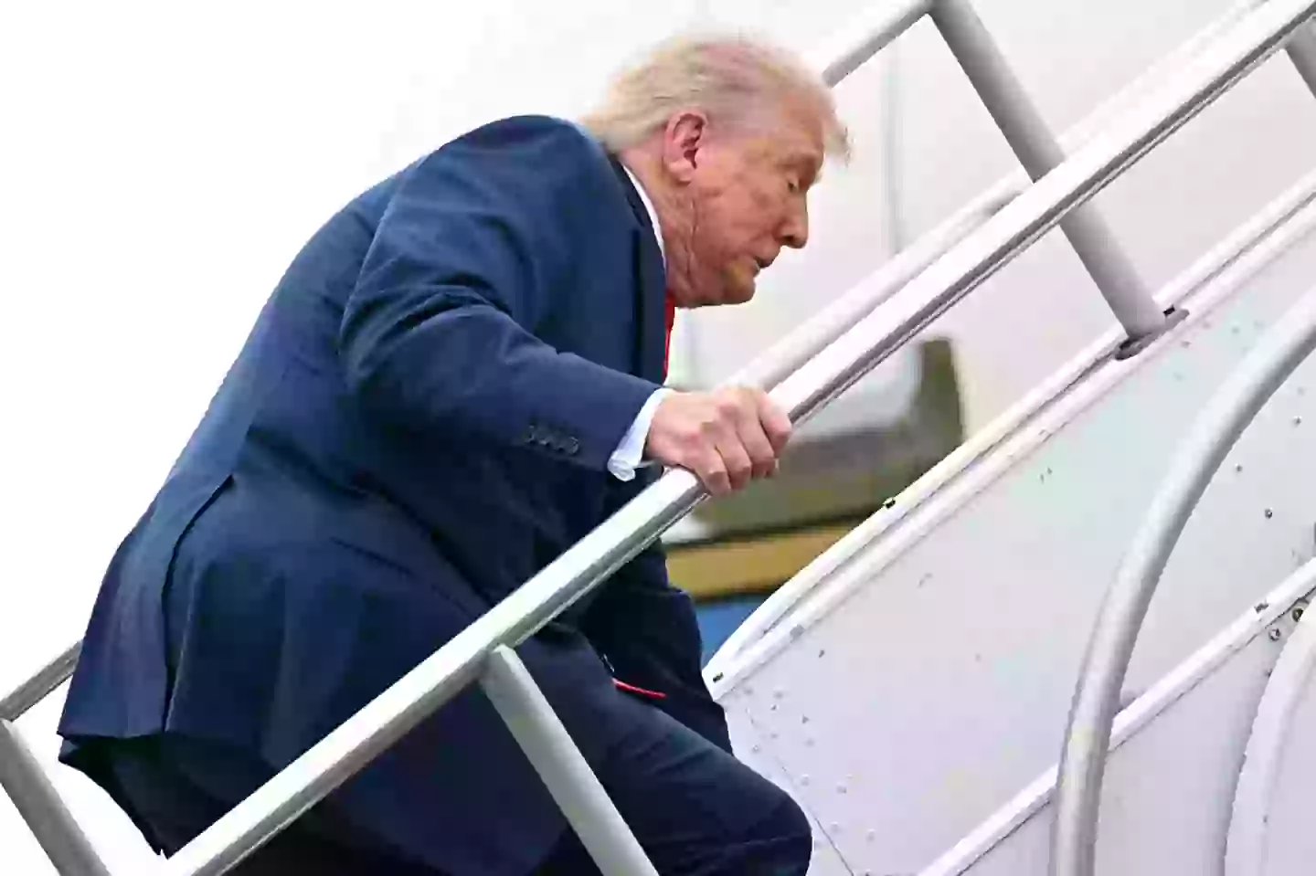 Trump stumbled going up the stairs (ANDREW CABALLERO-REYNOLDS/AFP via Getty Images)