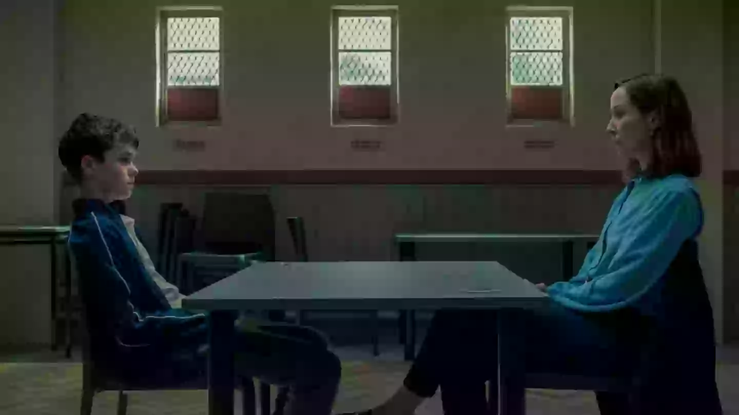 Expert explains clever hidden meaning behind psychologist's blue shirt in Adolescence