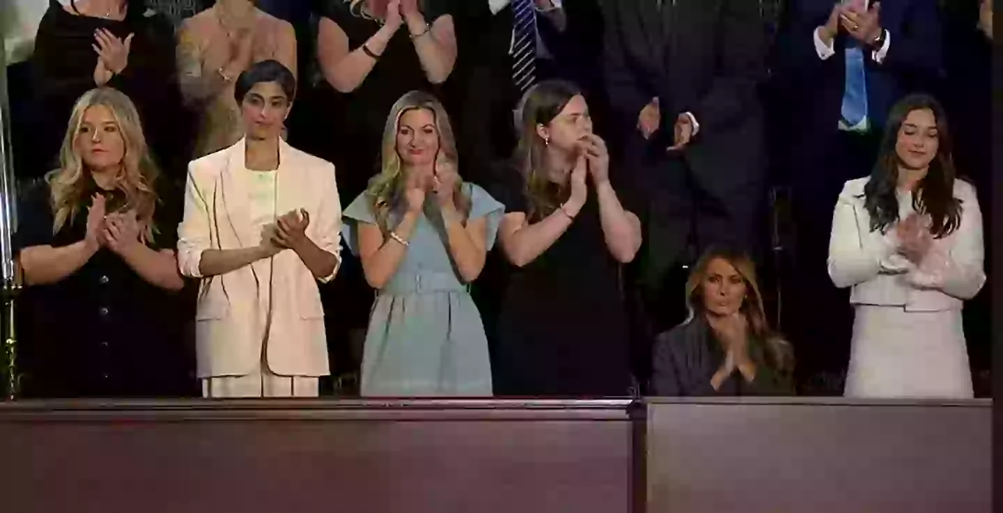 Melania didn't stand after Trump spoke about border security (Fox 13)