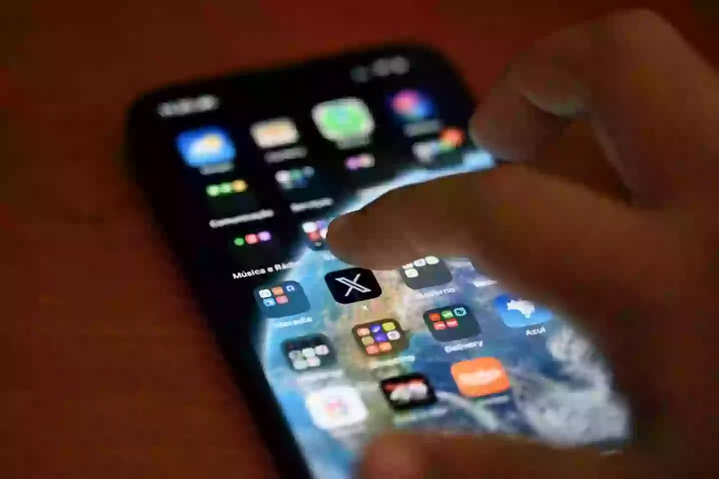 Researchers have found a link between social media addiction and narcissistic traits (MAURO PIMENTEL/AFP via Getty Images)