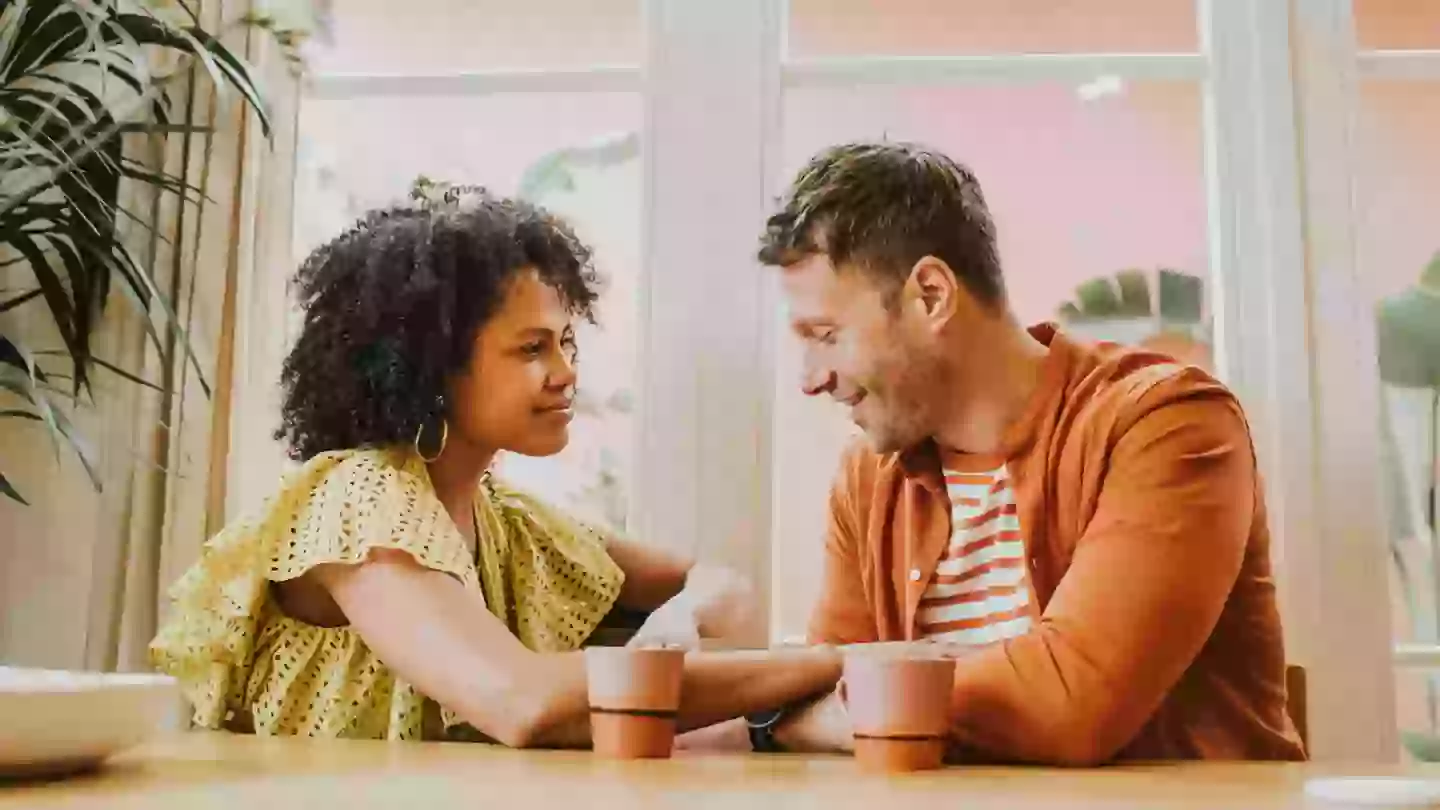 'Floodlighting' is the latest dating trend that experts are warning people to be aware of