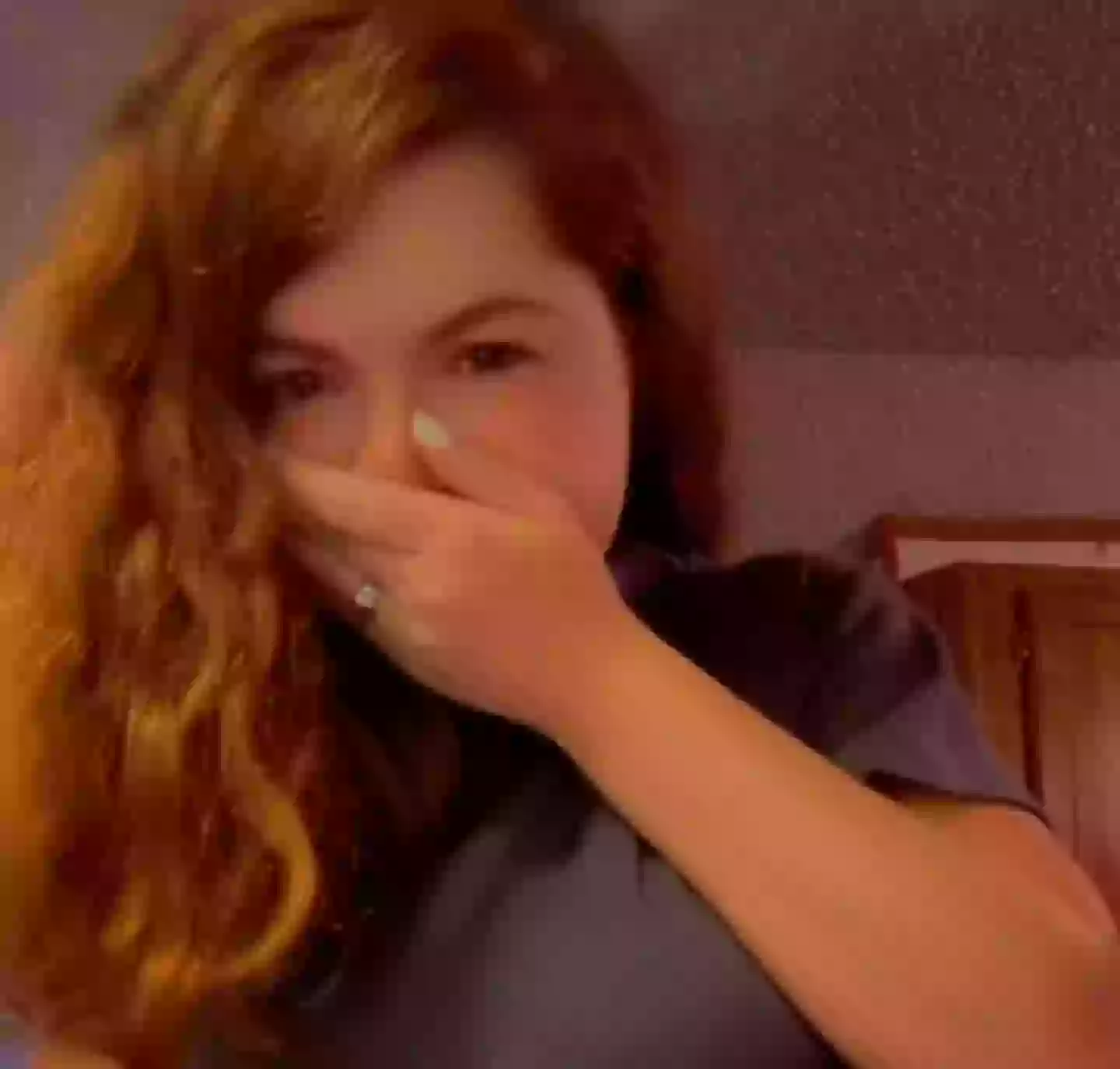 Seemingly excited, Ariel hurriedly opened the letter before beginning to read aloud the word’s of the convicted killer.(Opencasketgood/TikTok)