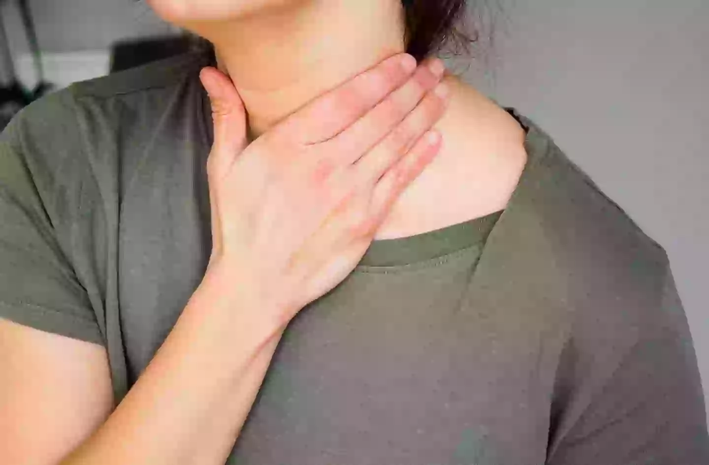 Hyperthyroidism can contribute to these late-night cringe-attacks (Kinga Krzeminska/Getty Images)