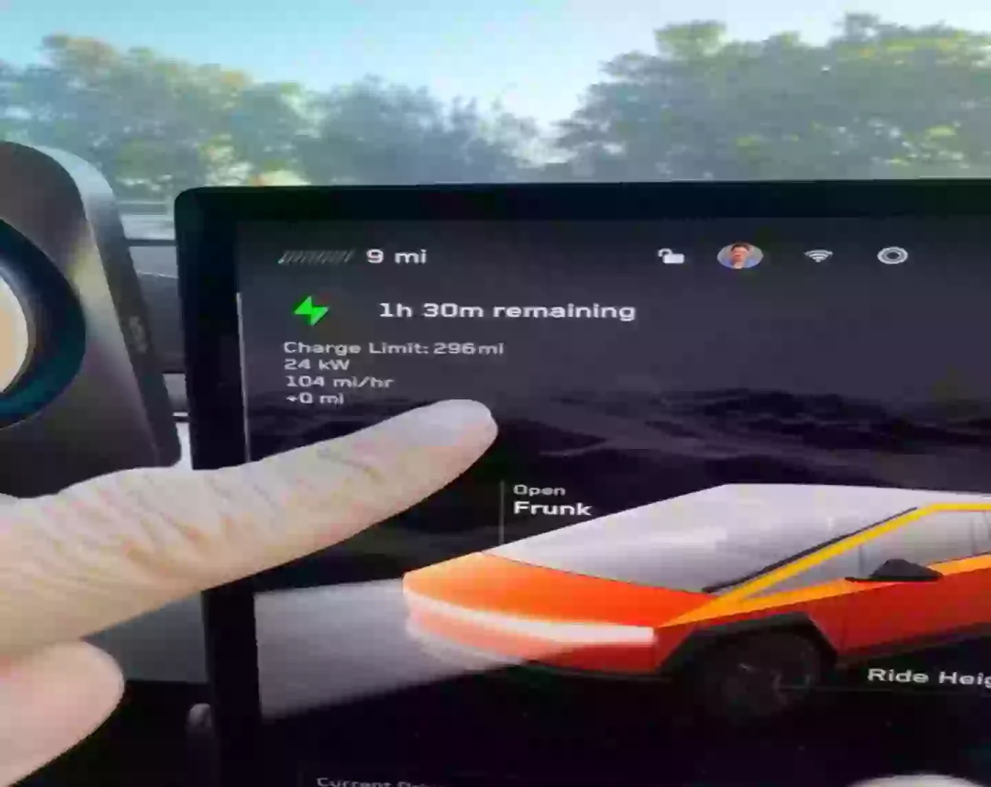 The cost to charge a Tesla Cybertruck to 100 percent may surprise you (Instagram/@utechpia.dev)