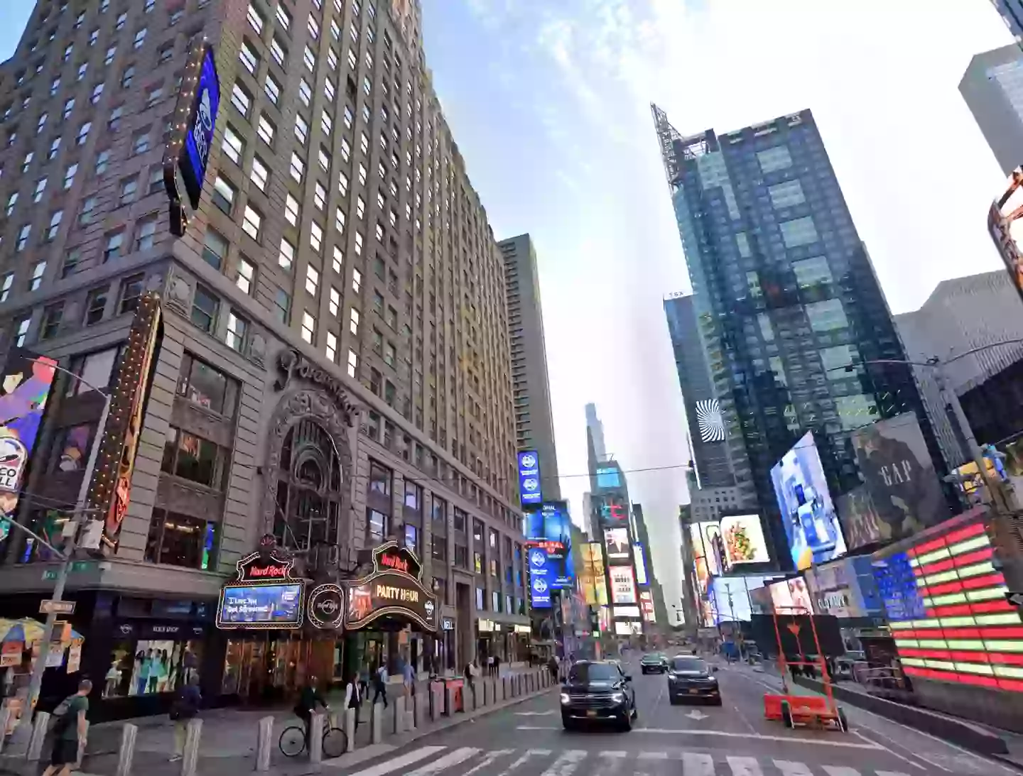 Chaos erupts in Times Square after teen gunman opens fire in crowded area