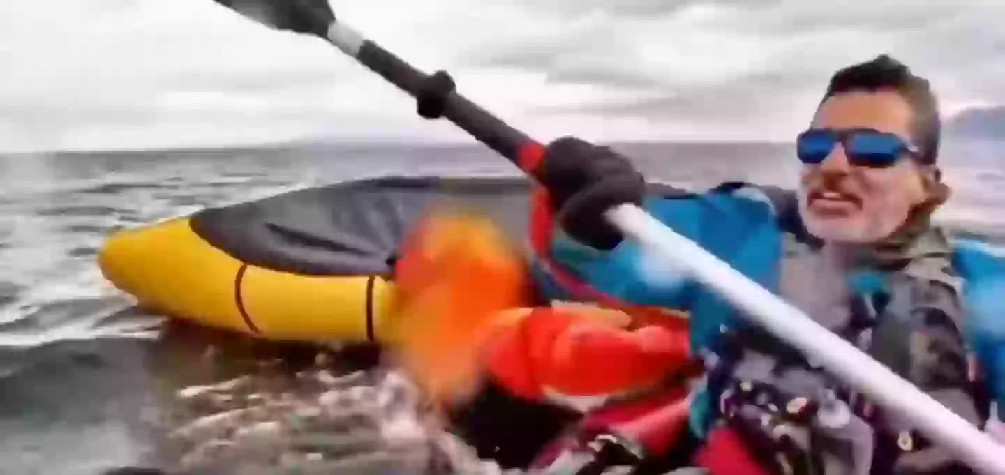 The father was helping his son to keep calm in the incident (Twitter/AMAZlNGNATURE)