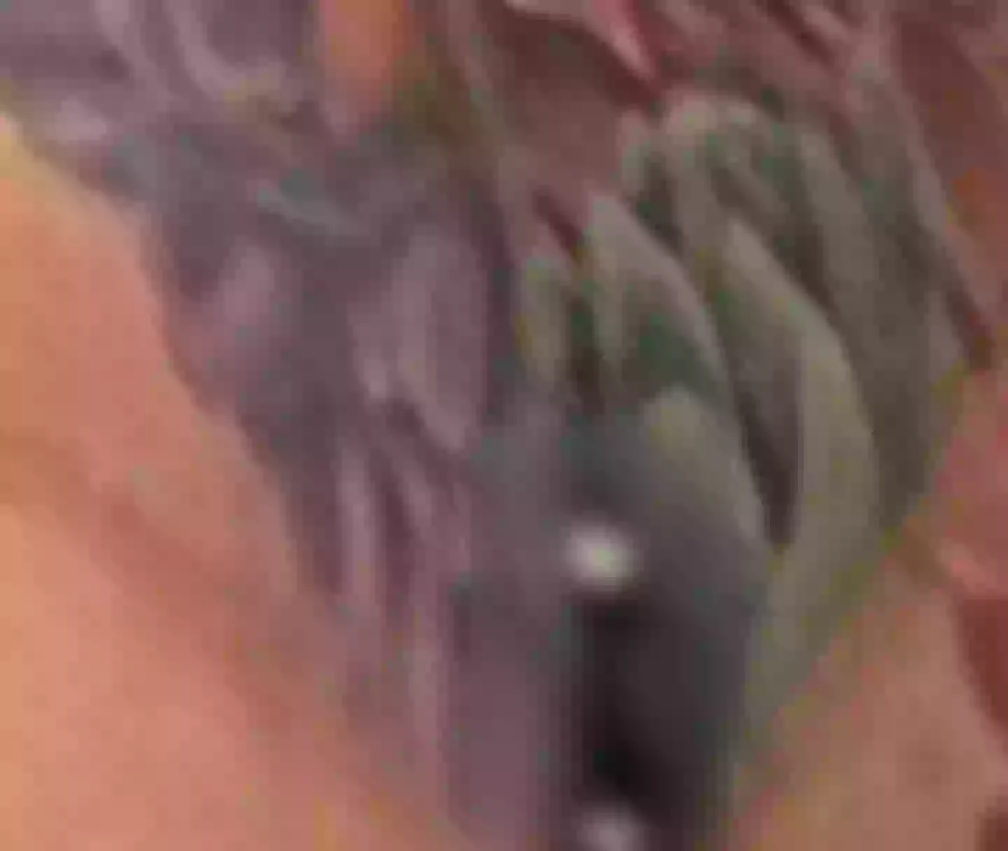 People were shocked to shocked to see the rapper's new piece (Twitter/@iamcardib)