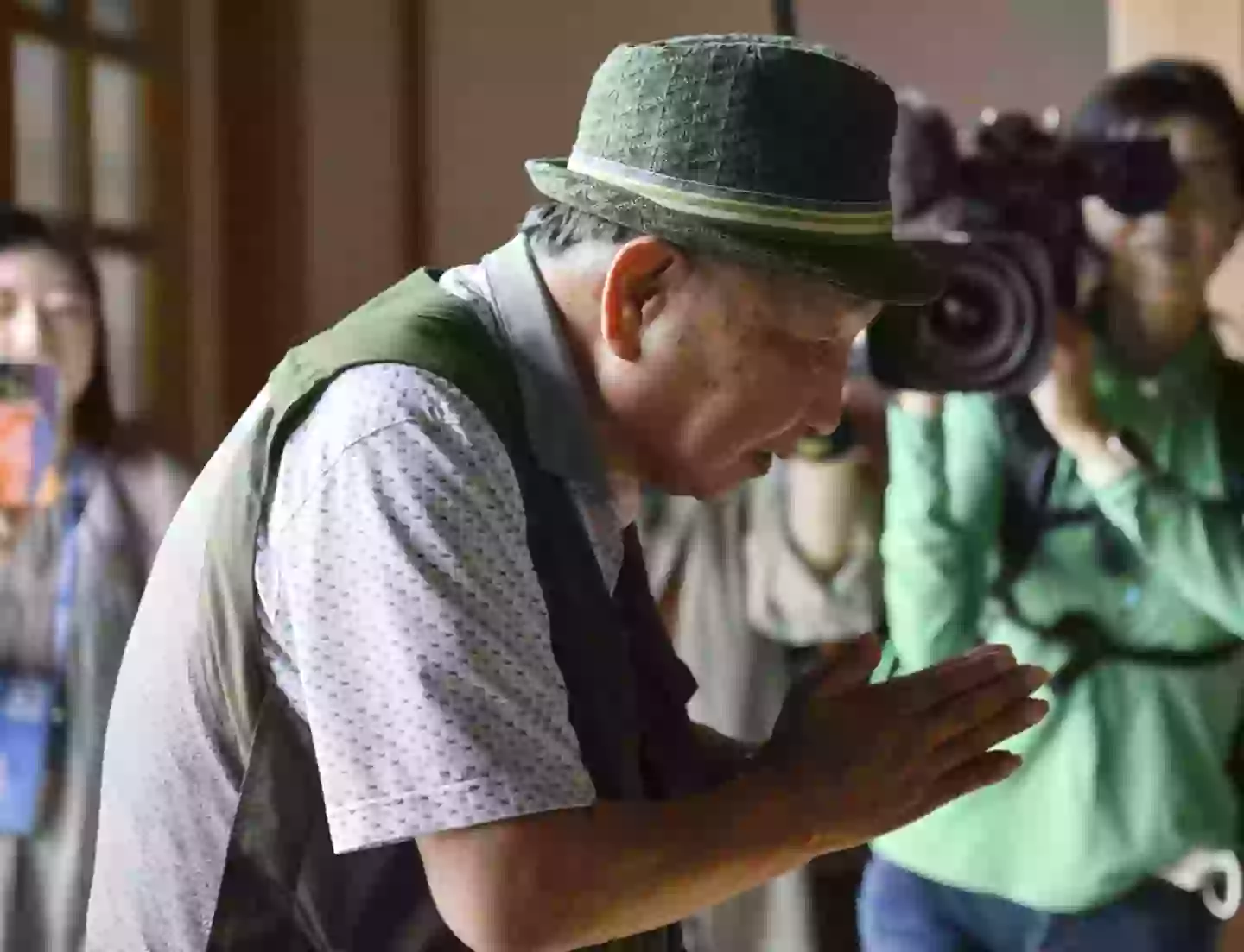 Iwao Hakamata visits a temple after he was acquitted on September 26, more than half a century after his murder conviction (JAPAN POOL/JIJI Press/AFP via Getty Images)