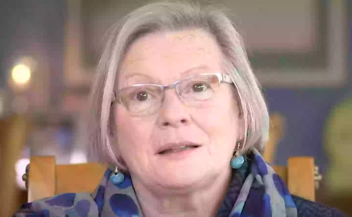 Joy Milne has the unique ability to smell people's Parkinson's disease (BBC)