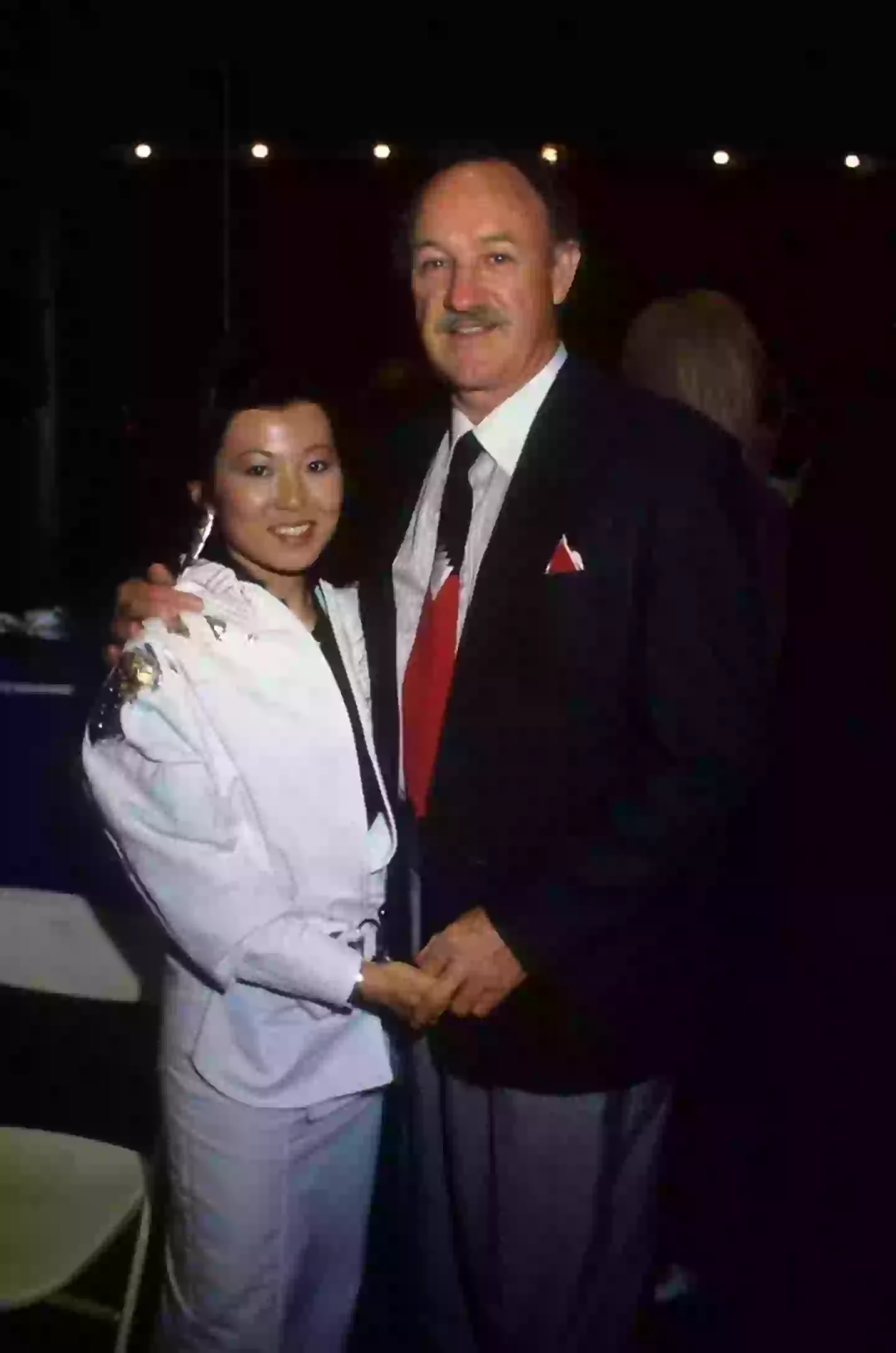Actor Gene Hackman and wife Betsy Arakawa pose for a portrait in 1986 (Donaldson Collection/Michael Ochs Archives/Getty Images)