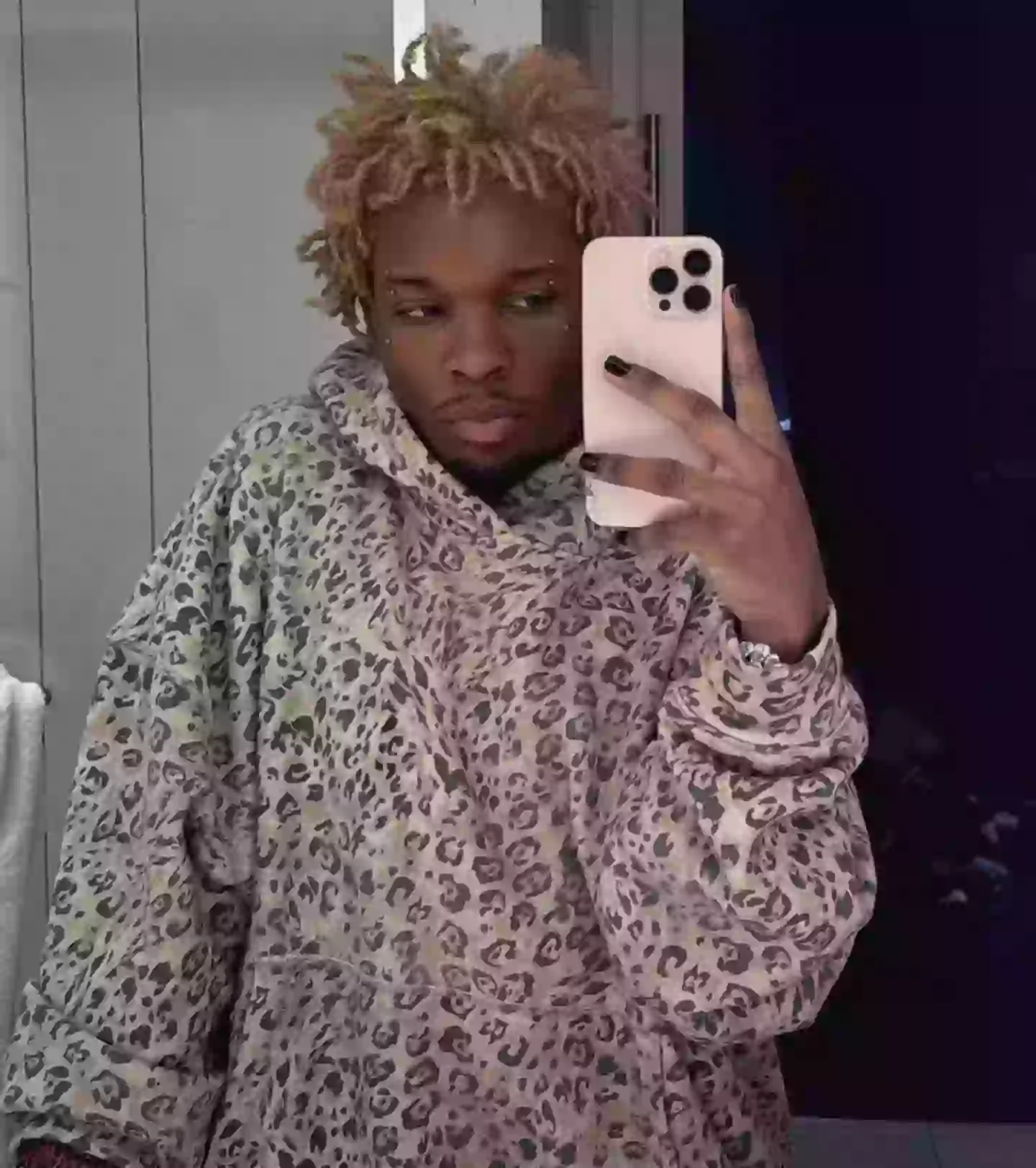 The singer is currently on tour (@d4vddd/Instagram)