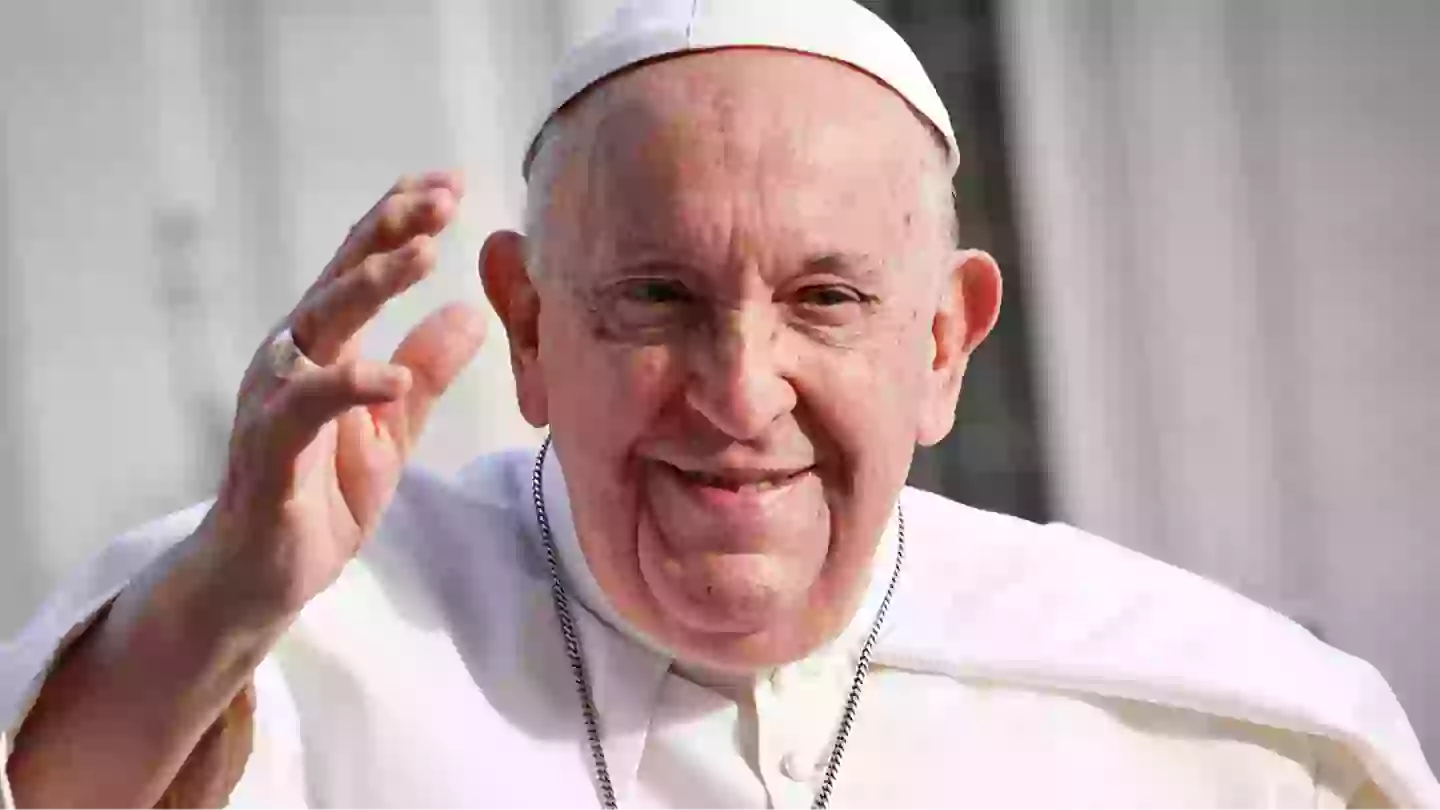Reason why Pope Francis' ring will be destroyed with special hammer  following death aged 88 - World News - UNILAD