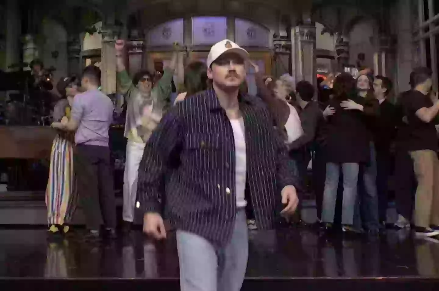 The country singer broke tradition and left the stage before the credits had ended (NBC)