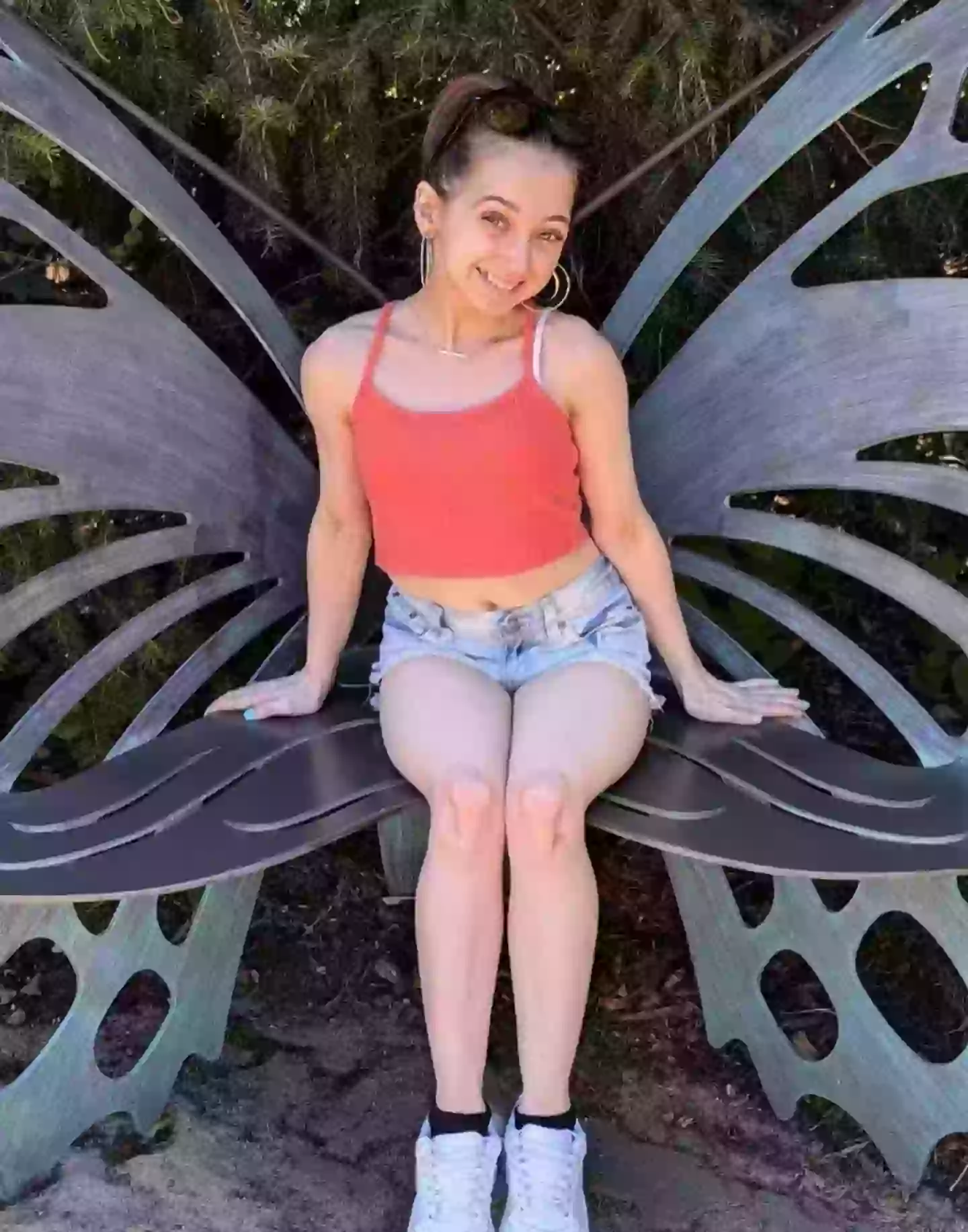 Shauna Rae, 26, is the same size as an eight-year-old child (thereal_shaunarae99/Instagram)