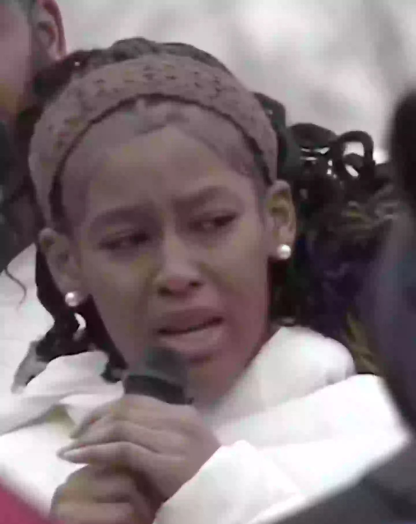 Everett held back tears as she thanked the crowd for supporting her (Rain Drops media)