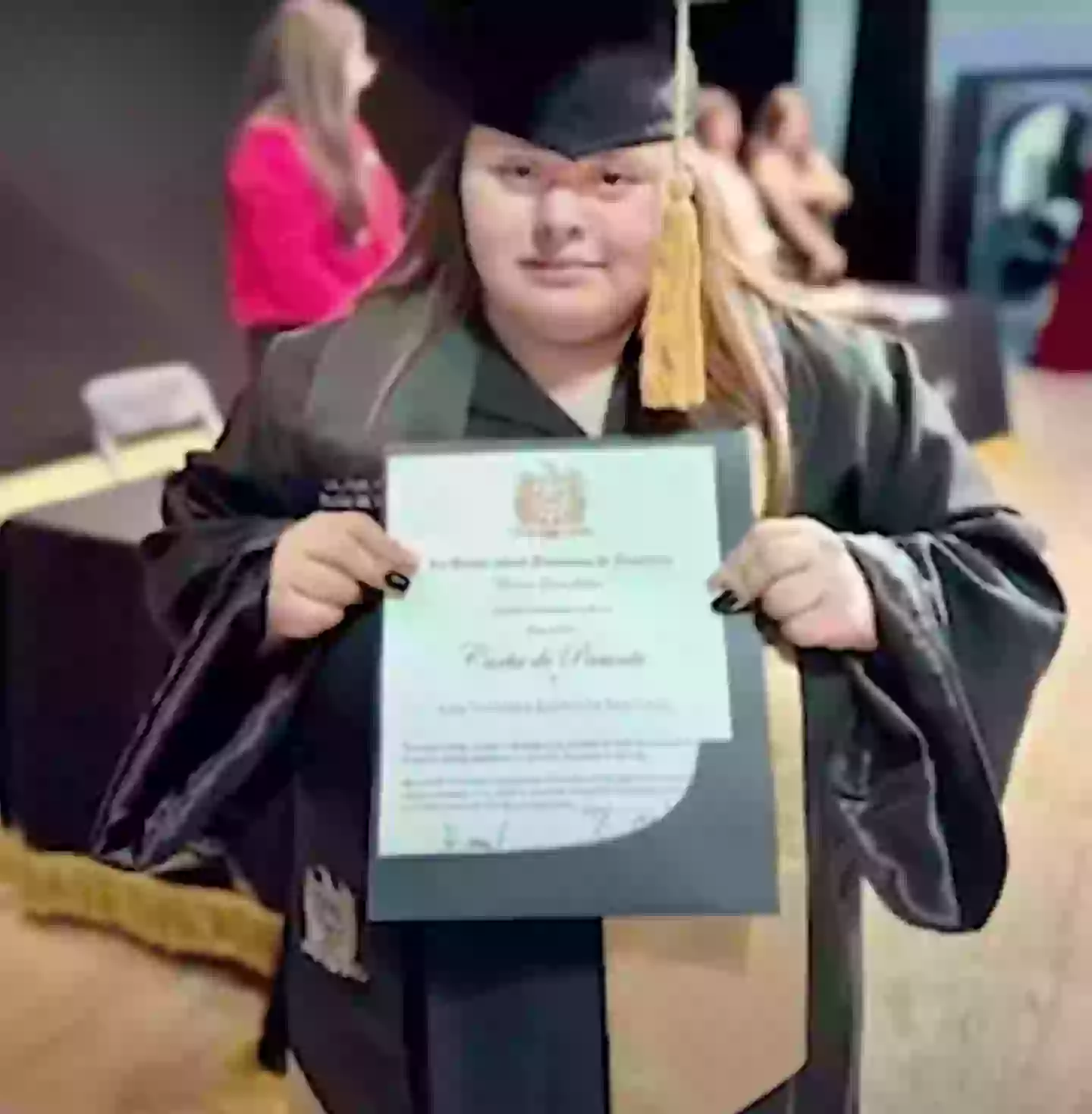 A fiatal nő a jövőben többet szeretne csinálni, mint pusztán ügyvédként dolgozni (NTRTV/YouTube)