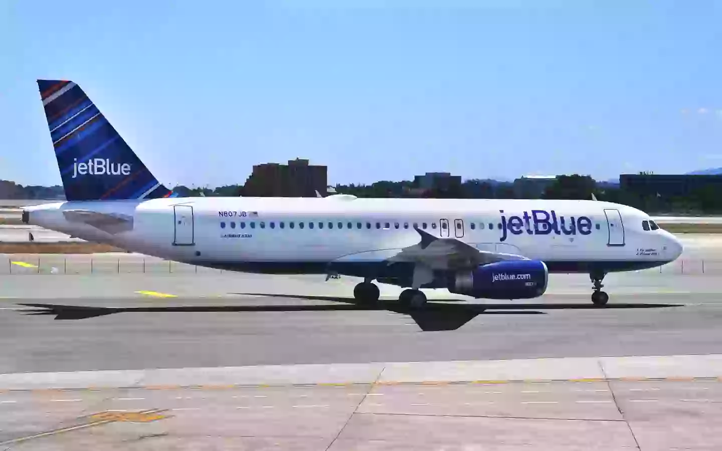 An Airbus A320 can hold between 120 - 170 passengers. (Robert Alexander/Archive Photos/Getty Images)