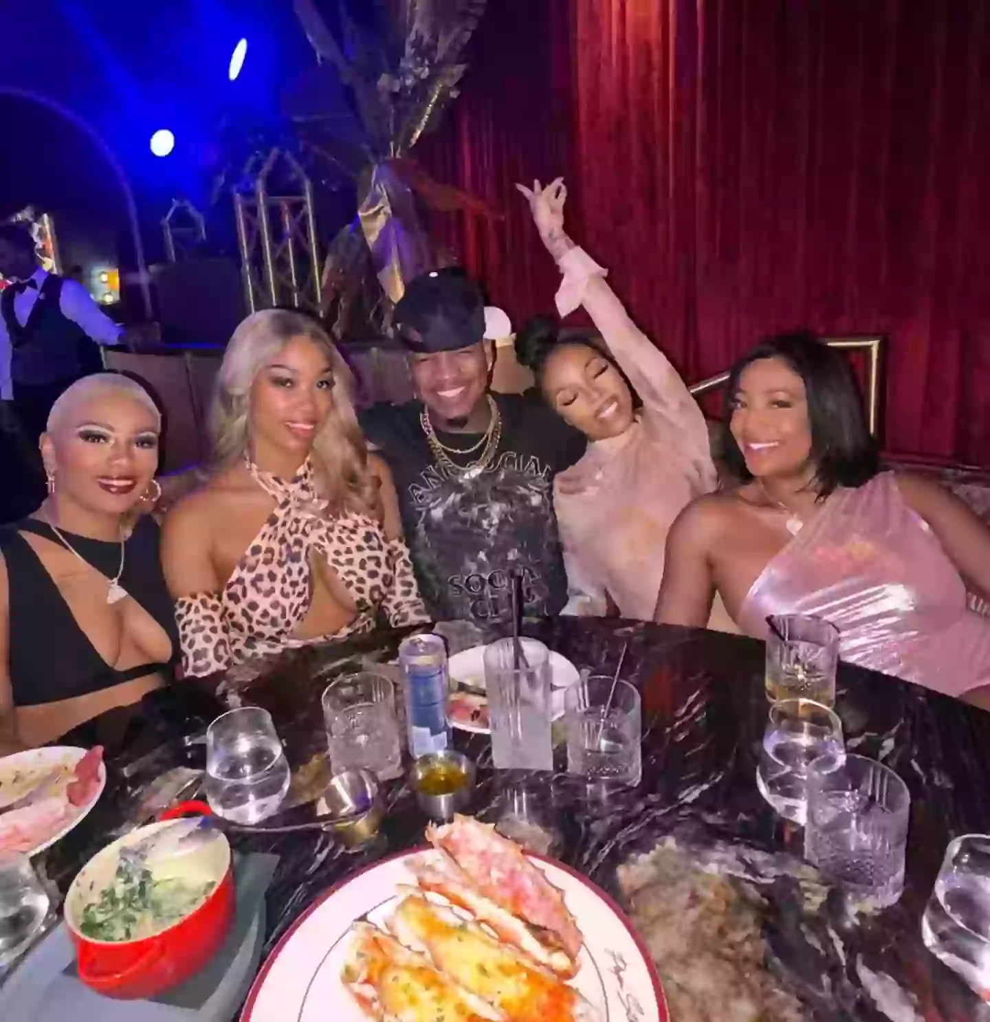 Ne-Yo pictured with his four girlfriends (Instagram/neyo)