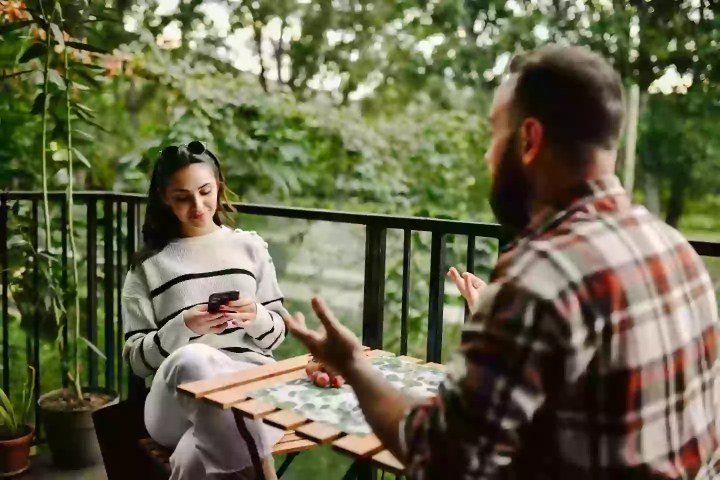 Phubbing in action (AleksandarGeorgiev/Getty Images)