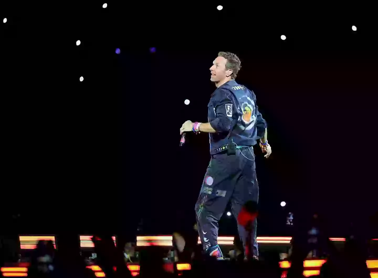 Chris Martin pointed out the couple in the crowd (Ethan Miller/Getty Images)