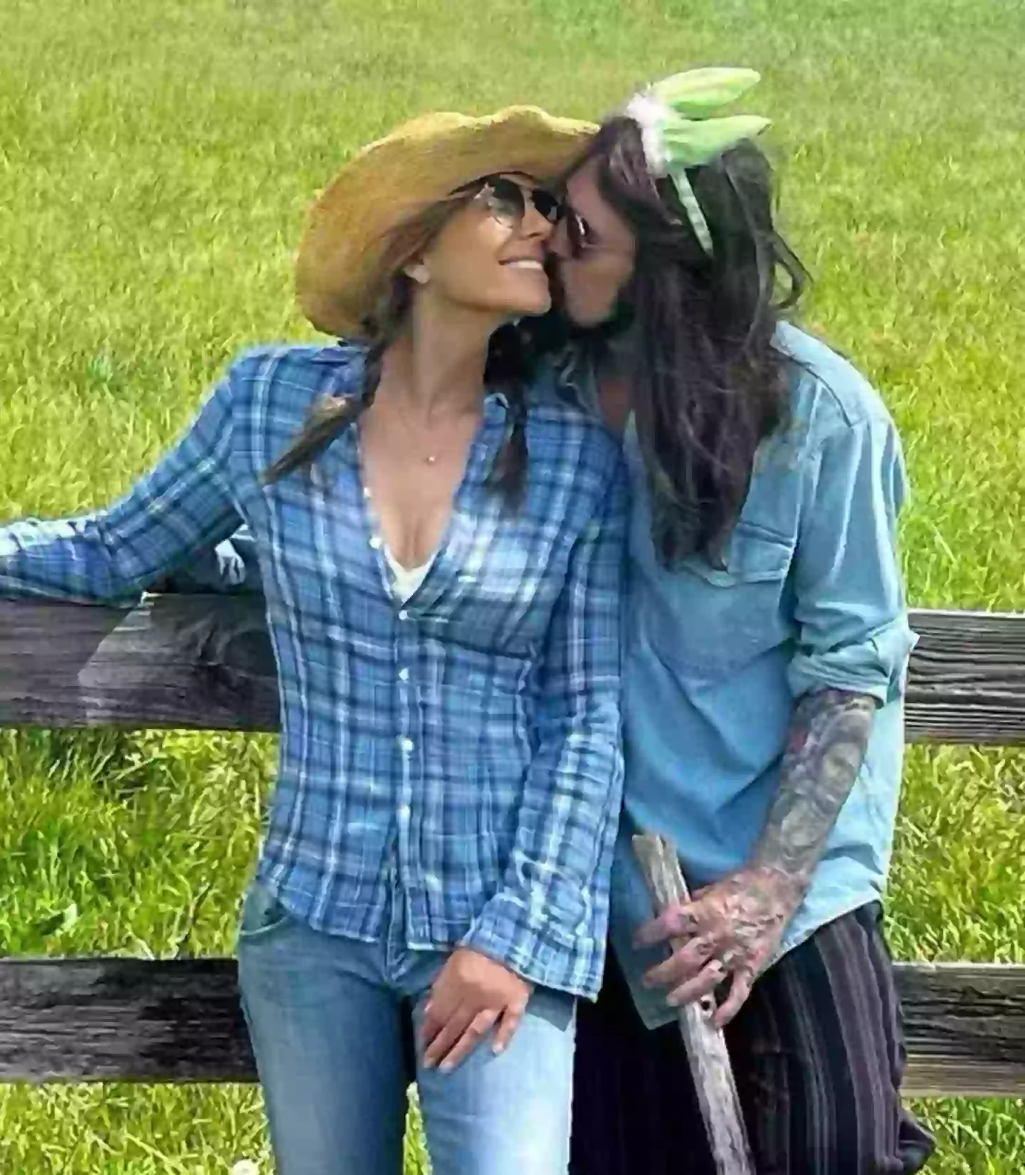 The snap in question (Instagram/@elizabethhurley1)