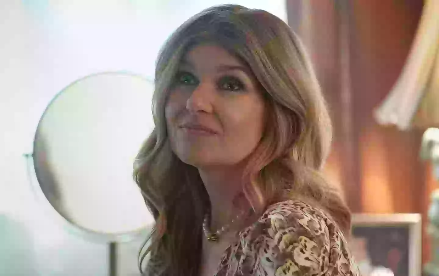 How could you say no to Connie Britton? (Netflix)