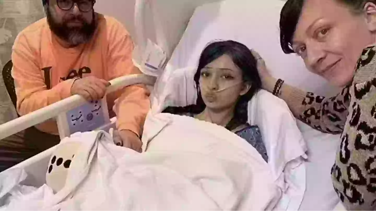 Teen girl issues warning after vaping habit triggered medical emergency that left her 'hours from death'