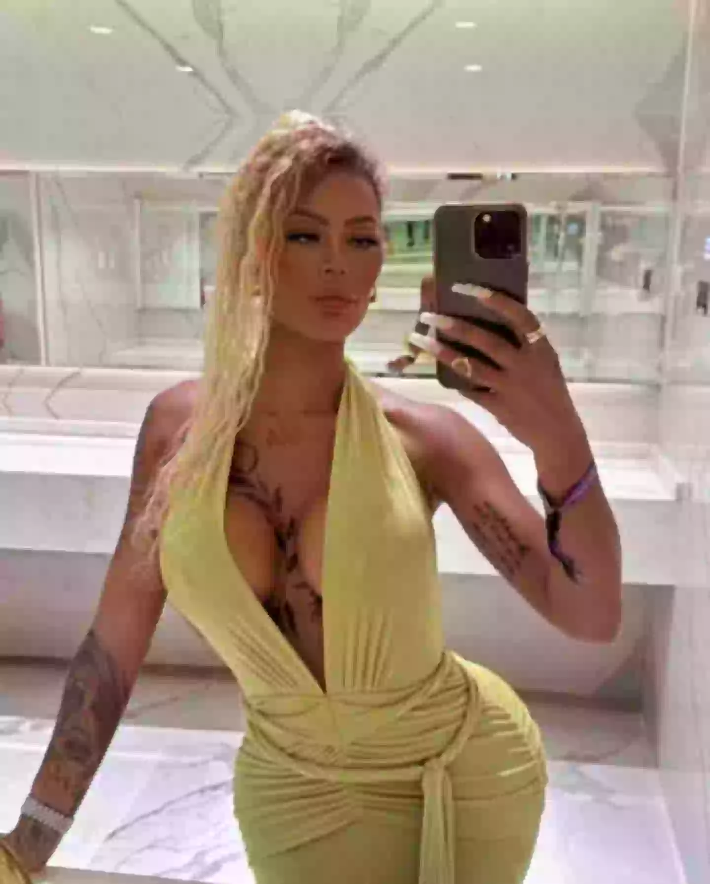 The star has had several cosmetic surgeries (Instagram/@miss_robinson95)