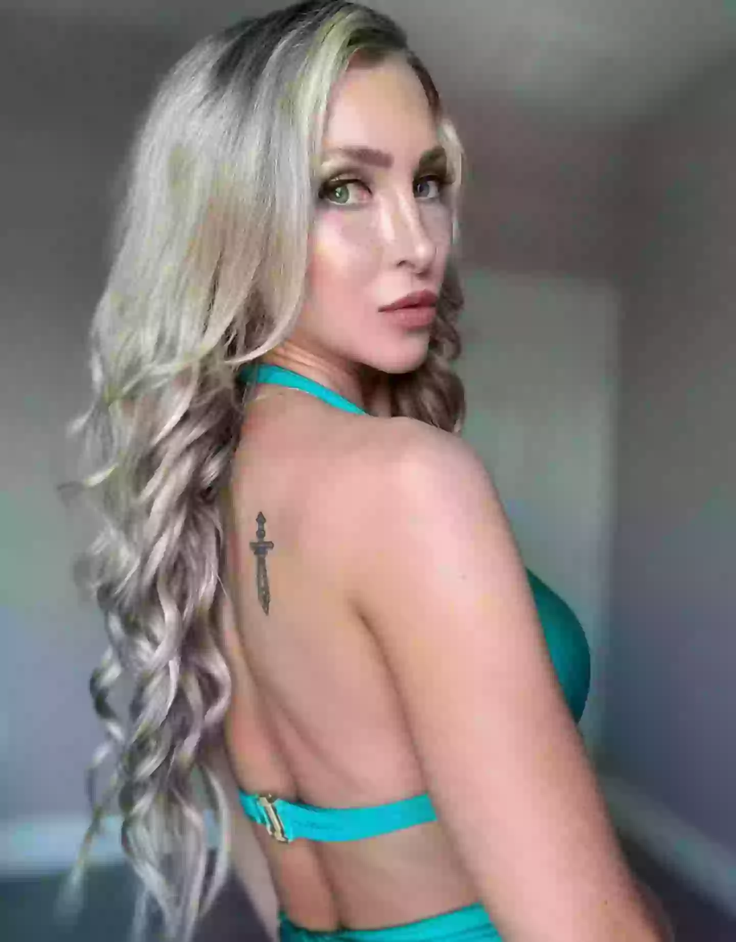 Alix noted that many of her custom videos don't have any nudity or sexual element(thealixlynx/Instagram)