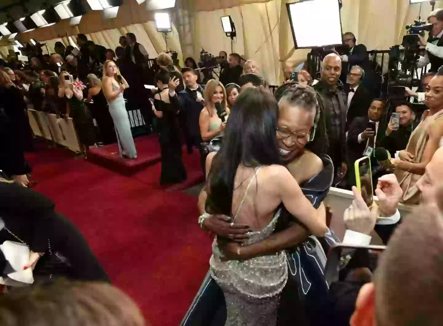 Lip reader 'reveals Whoopi Goldberg's three-word response' after Demi Moore asked for photo at Oscars - News - UNILAD