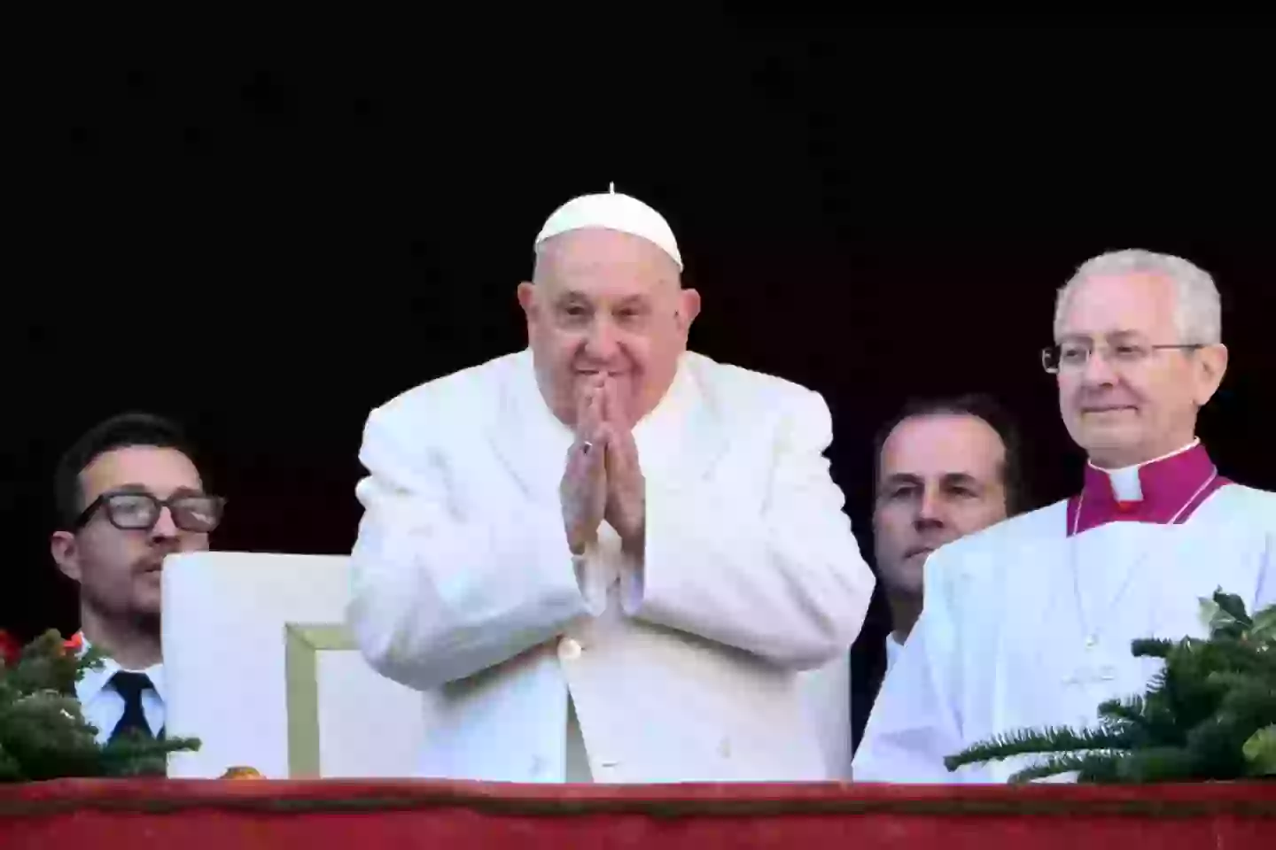 Pope Francis greeting a crowd from the Vatican balcony (ALBERTO PIZZOLI/AFP via Getty Images)