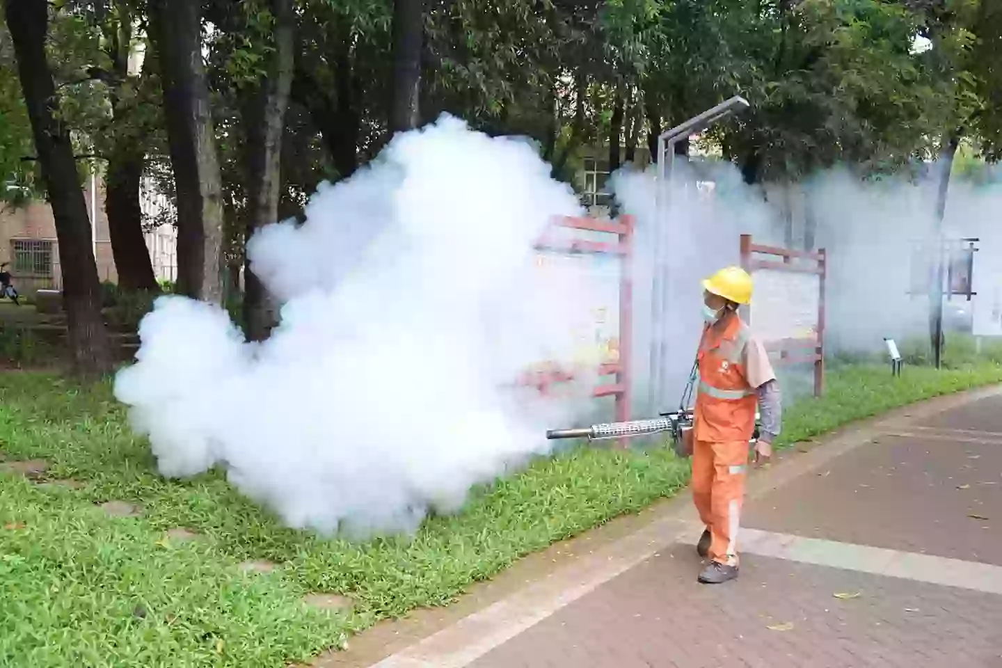A sanitation worker in Dongguan, Guangdong Province (VCG/VCG via Getty Images)