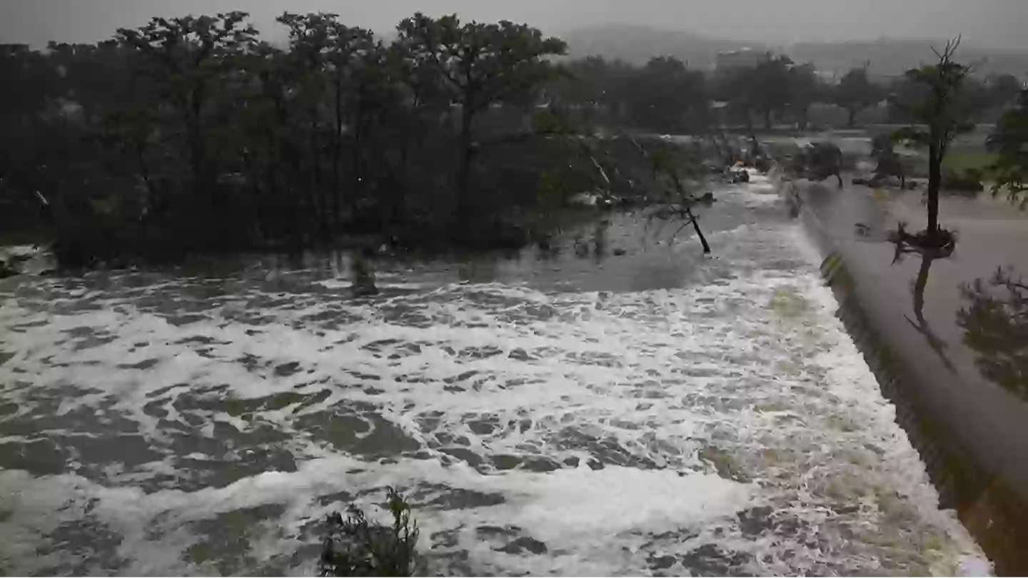 Woman films horrifying minute-by-minute breakdown of just how quickly Texas flash flood happened