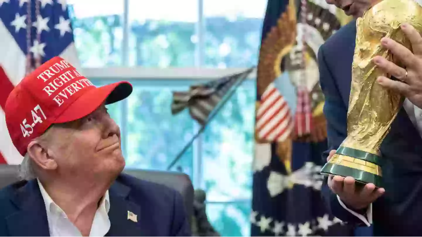 People deeply concerned about Trump's health after new photo reveals 'amount of foundation' on hand