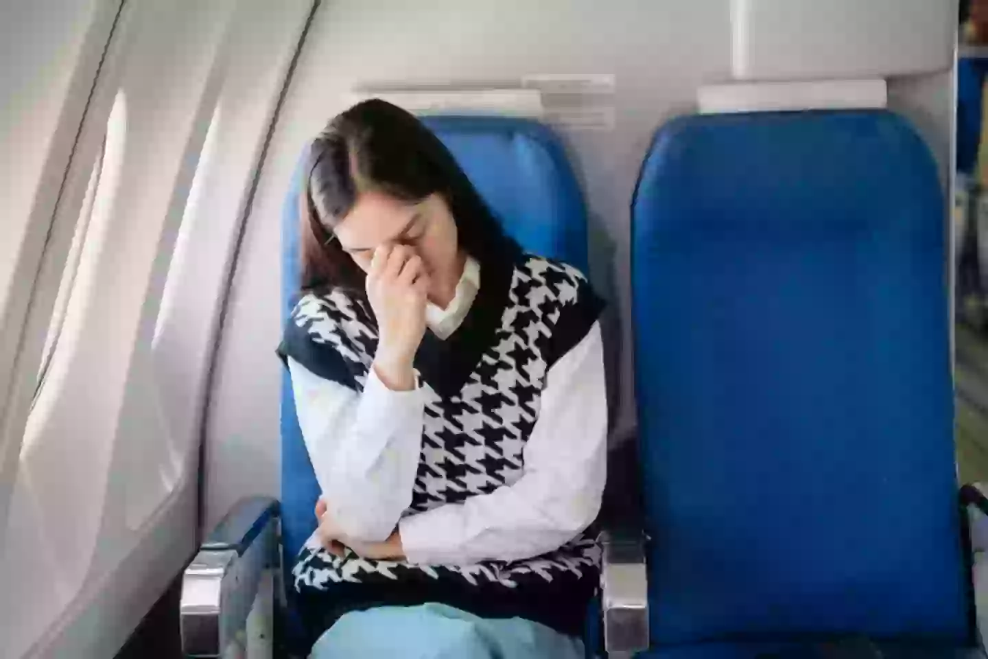 A man declined to swap seats on a plane with a grieving woman (laddawan Punna/Getty Stock)