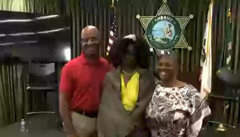 Reunited with her family (Inside Edition/YouTube)