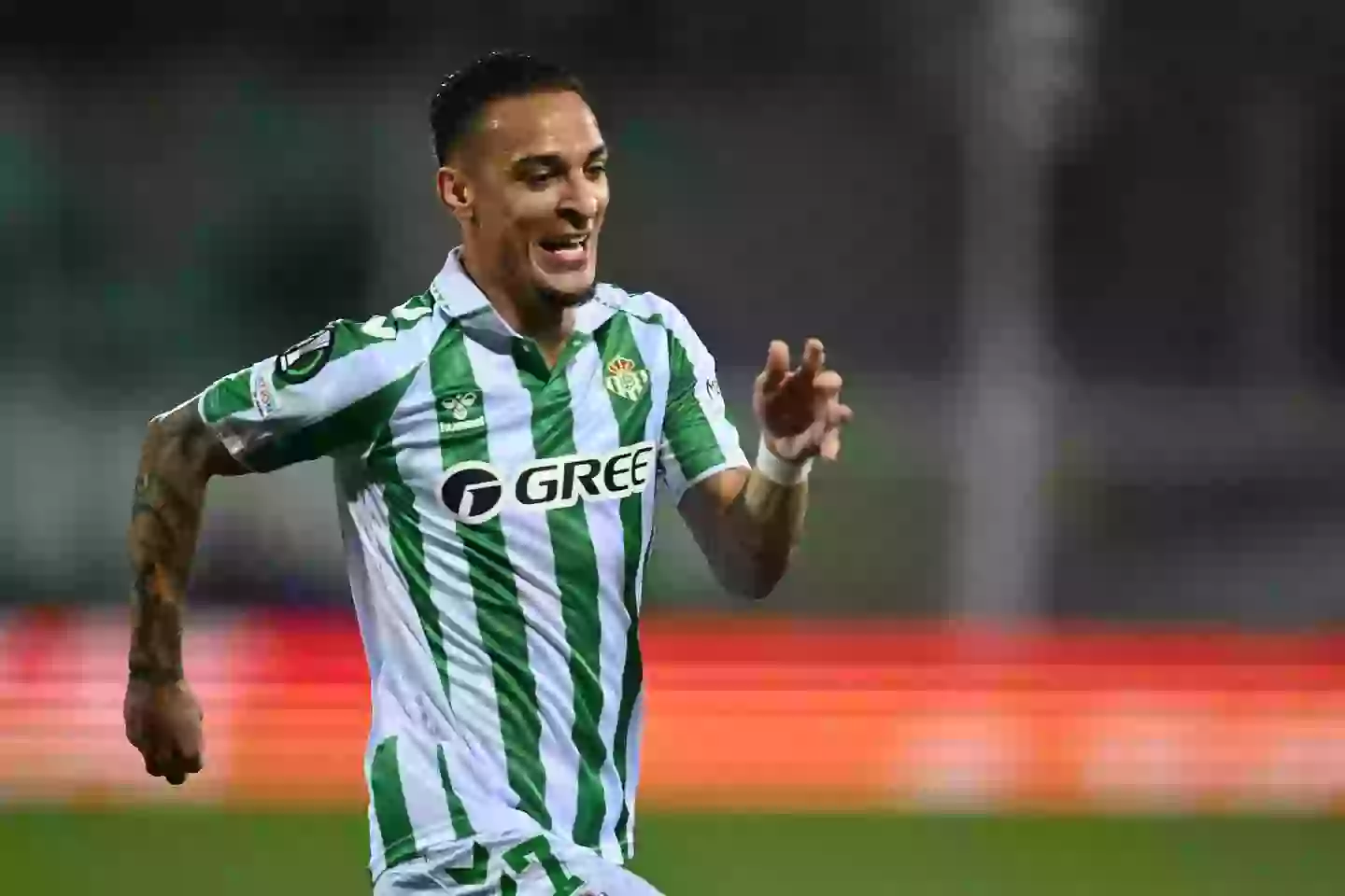 Antoine se lève pour célébrer après avoir marqué pour le vrai Betis. Image: Getty