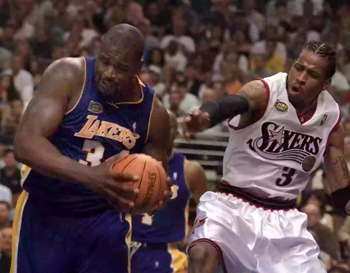 Shaquille O'Neal and Allen Iverson during game four of the 2001 NBA finals. Image: Getty