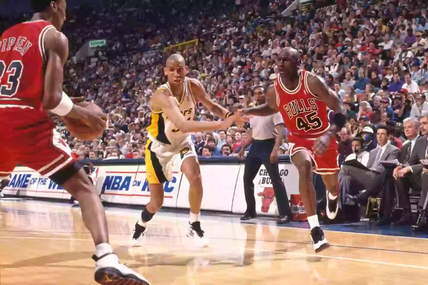 Reggie Miller challenges Michael Jordan (Credit:Getty)