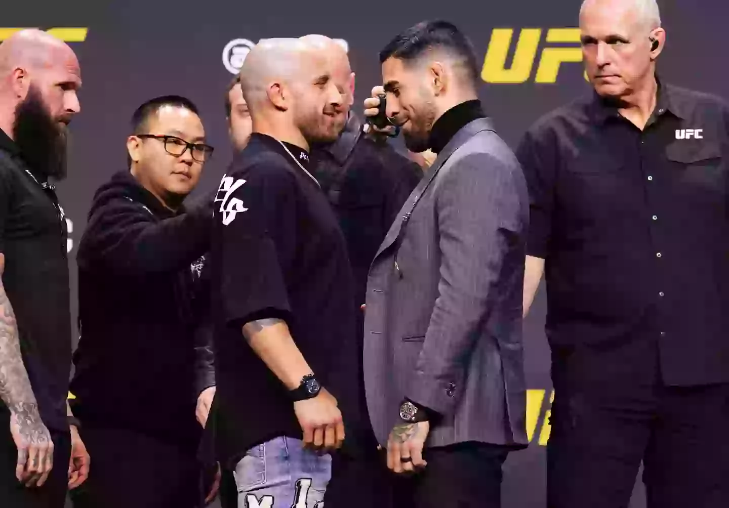 Alexander Volkanovski and Ilia Topuria face off. Image: Getty