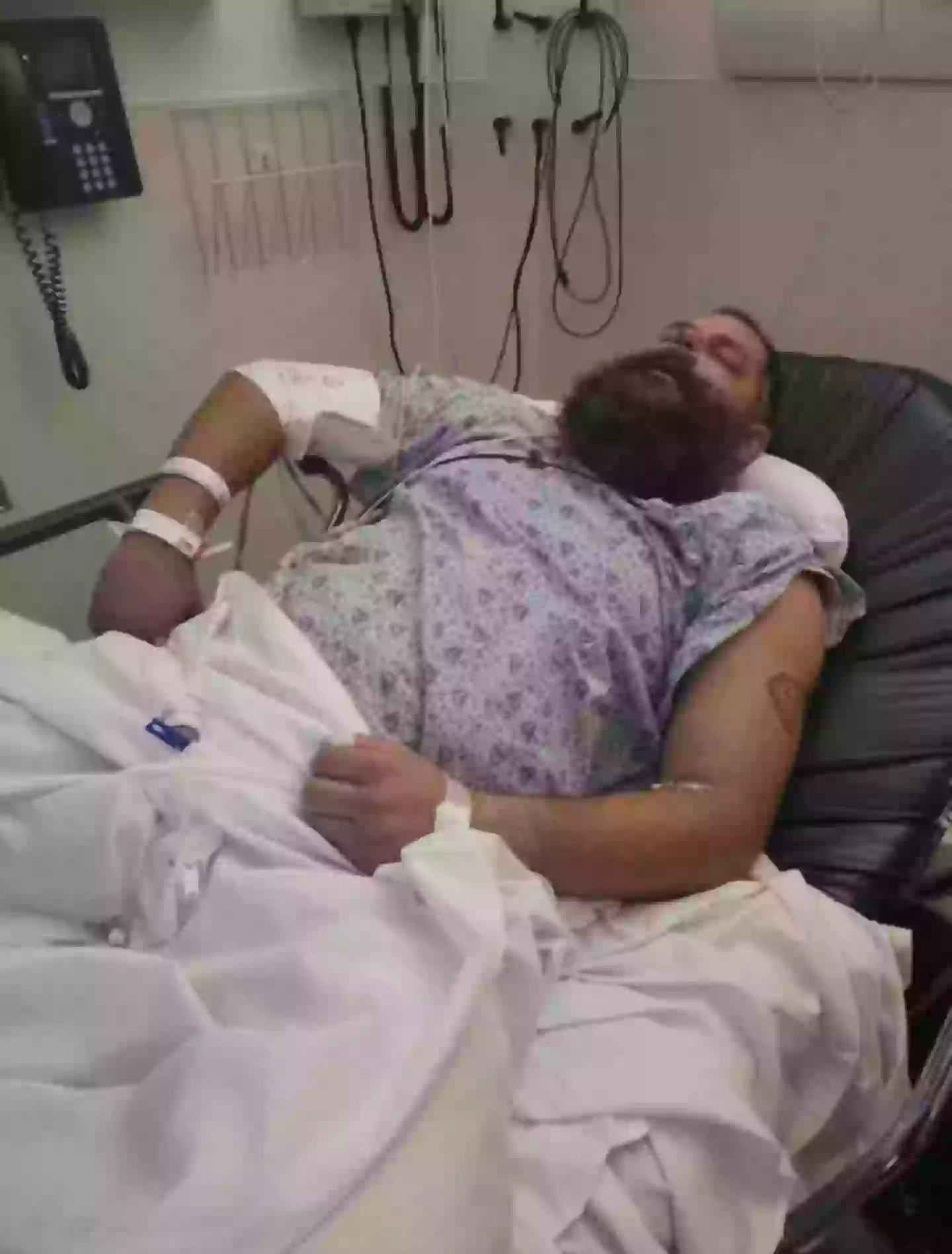 Andrew Smith shared an image of brother Stuart Smith resting in hospital. Image: Facebook/Andrew Smith