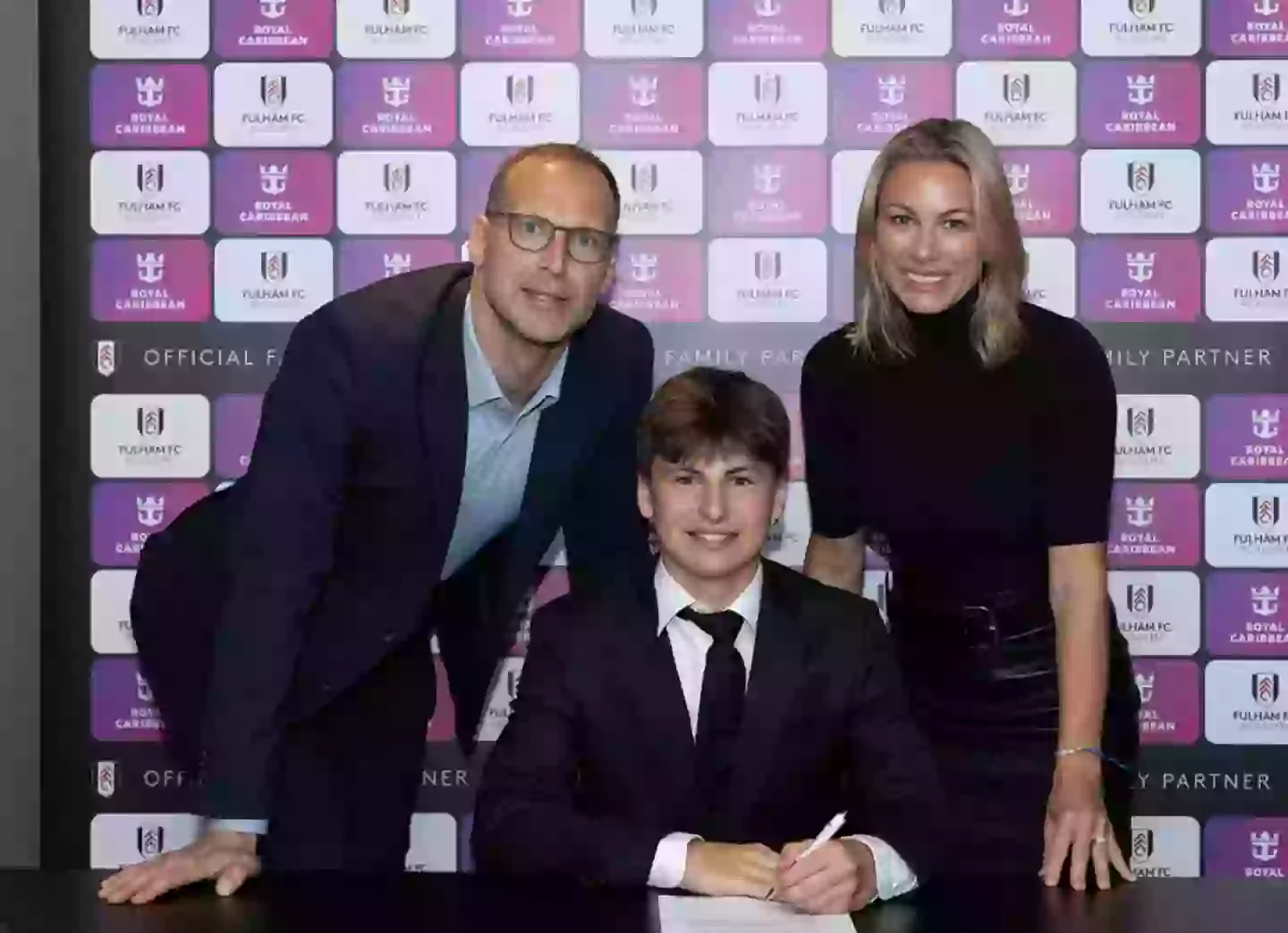 Damian Cech signs his first professional contract with Fulham. Image credit: Getty