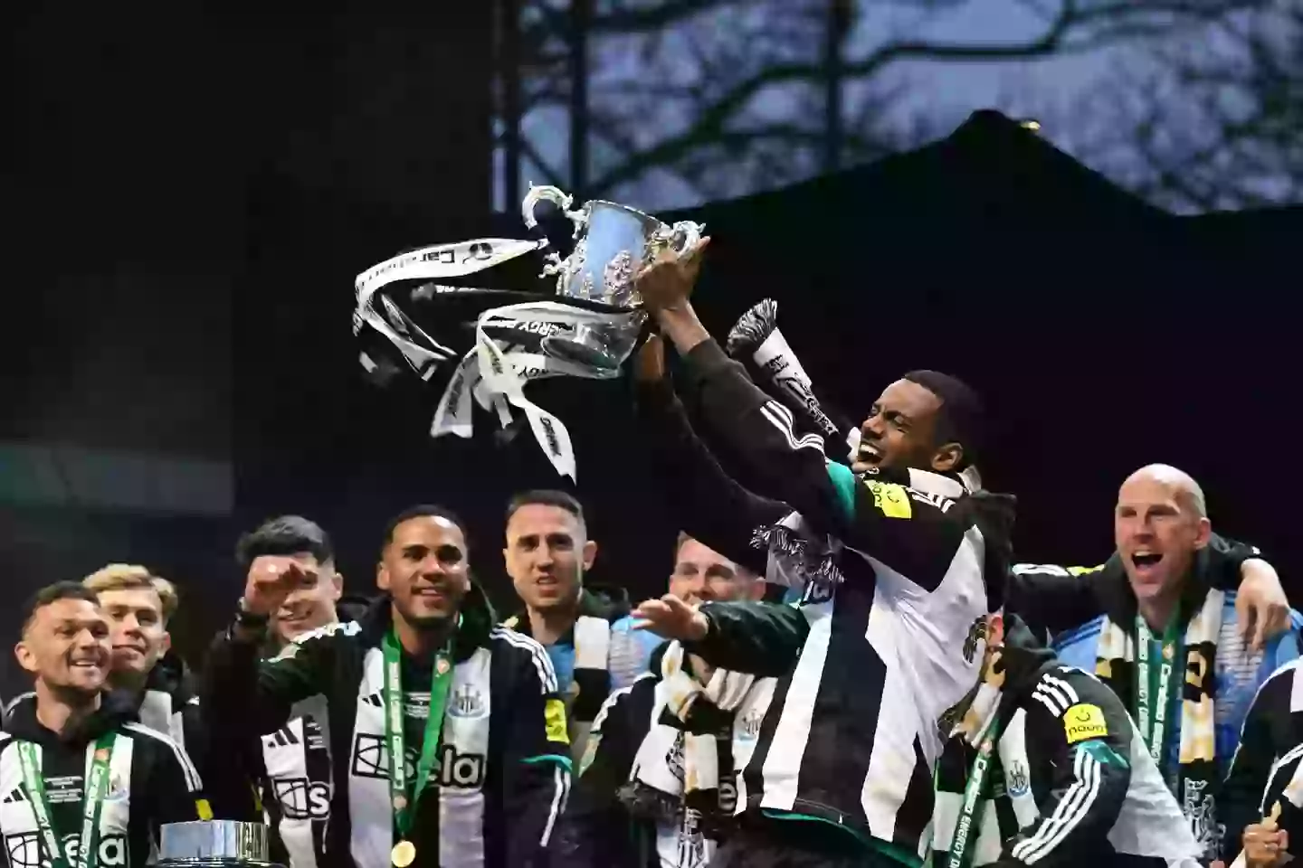 Alexander Isak won the Carabao Cup during his time at Newcastle United. Image: Getty