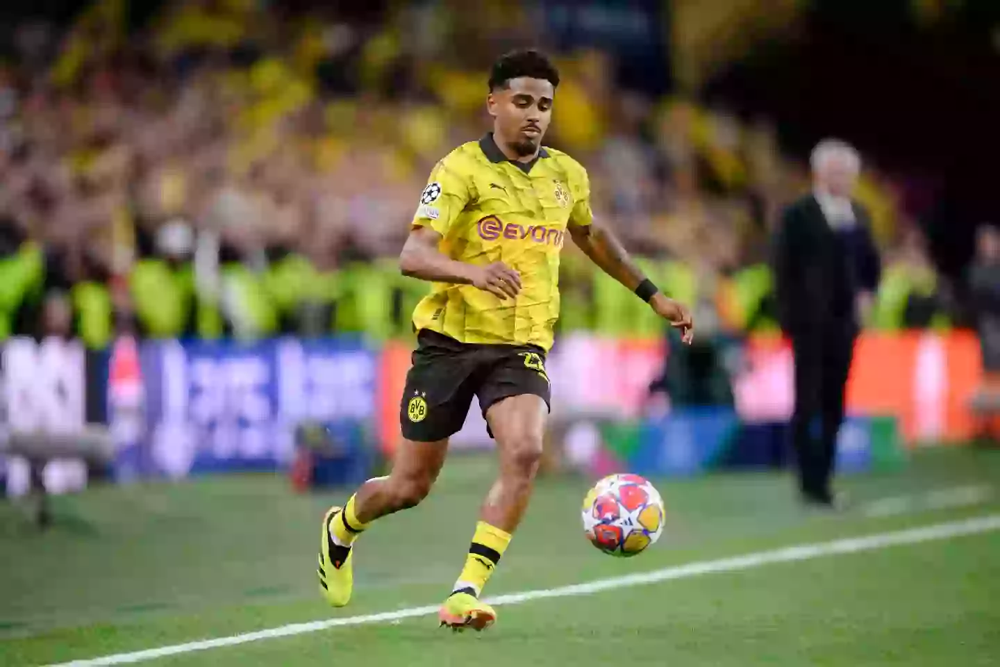 Ian Maatsen in action for Borussia Dortmund. Image: Getty
