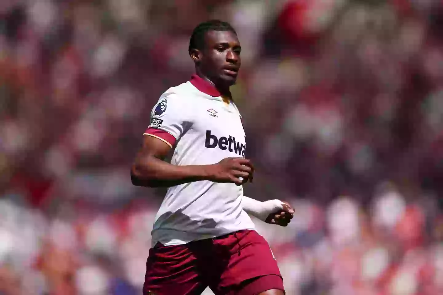 GettyImages-2214642894 Chelsea 'offer SEVEN players as part of £85 million swap deal' for Premier League star amid Man Utd interest
