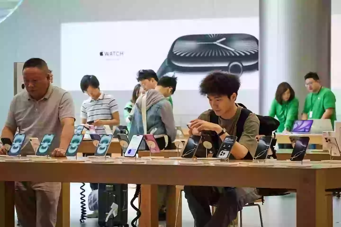 Some users are making the jump from Android to Apple (Cheng Xin/Getty Images)