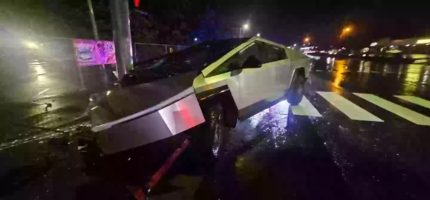 Challinger 'thanked' Tesla for building a passive safety system that left him unharmed following the crash (X/@MrChallinger)