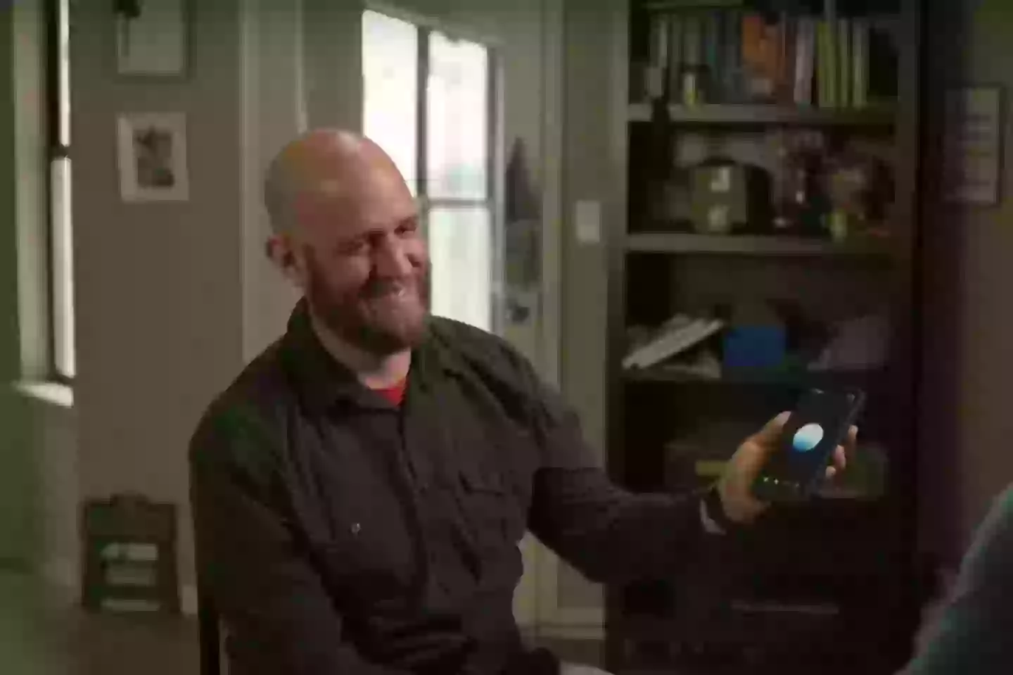 Chris Smith fell in love with an AI woman on ChatGPT. (CBS)