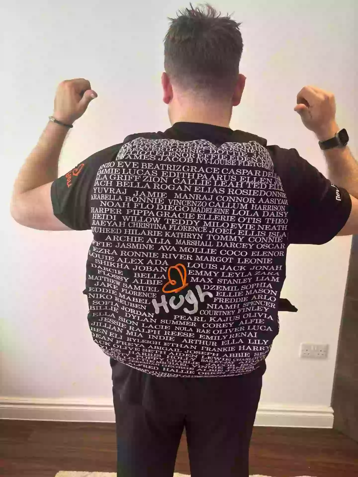 In addition to the 20kg weight, Ceri bore the names of 450 children affected by cancer on his back (X/@ItsNeverYou22)